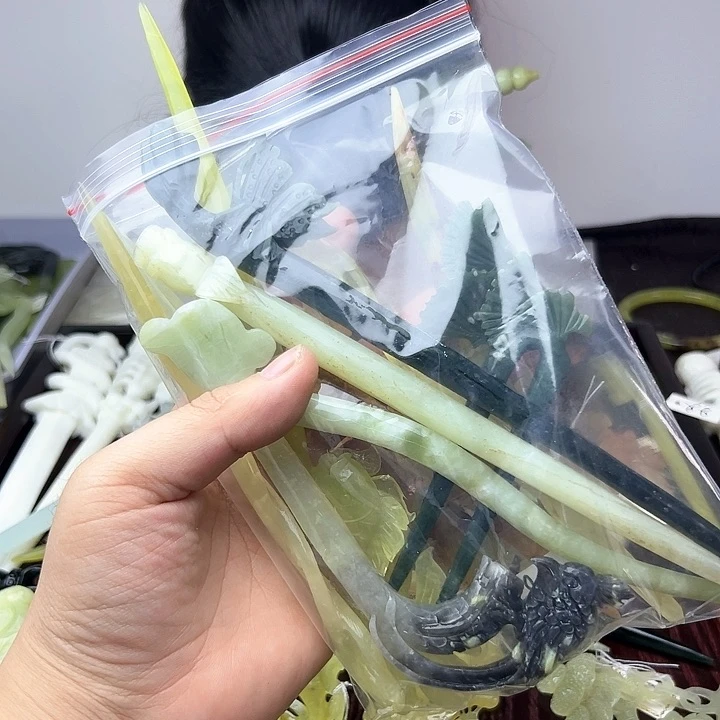 蛇纹石玉发饰合金礼