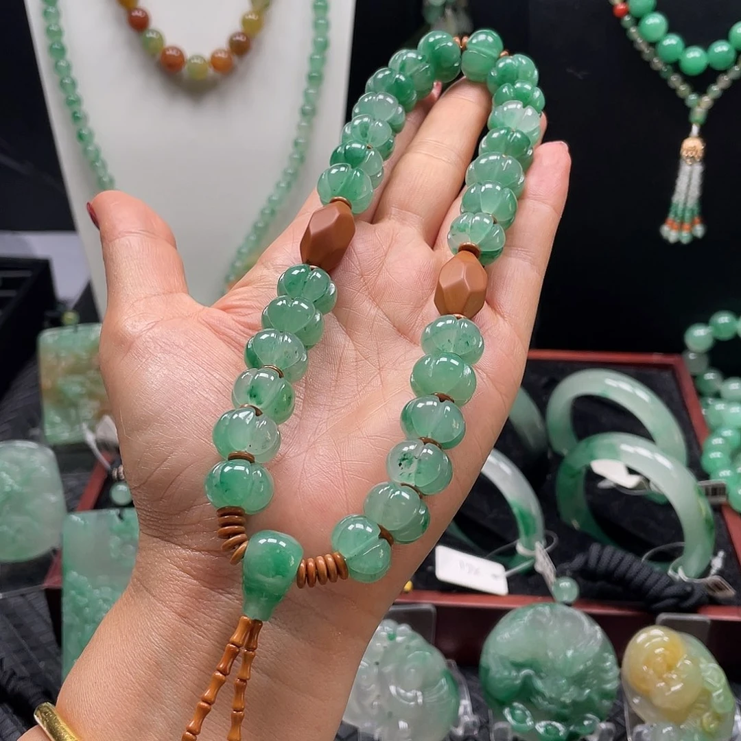 石英质玉（非洲翠）未镶嵌吊坠