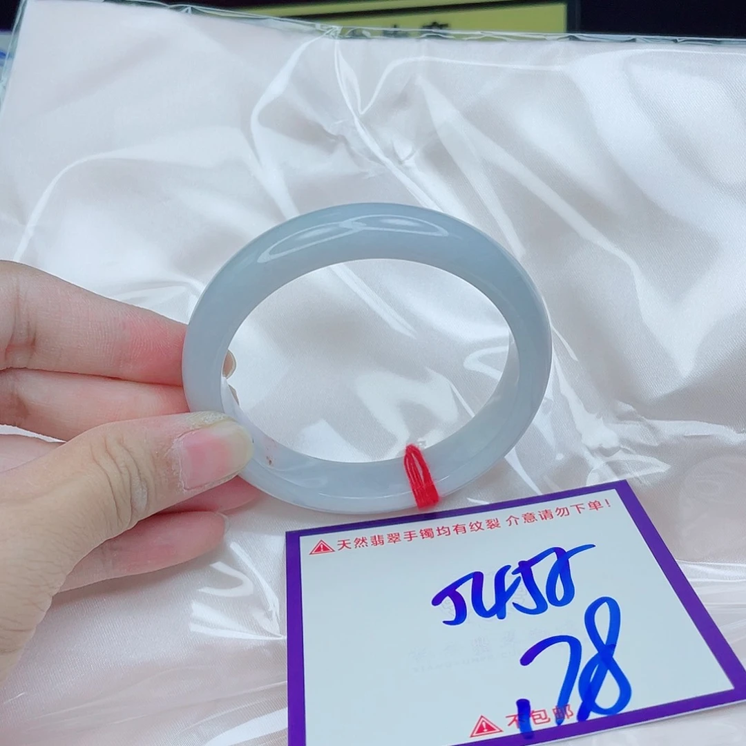 翡翠手镯未镶嵌翡翠