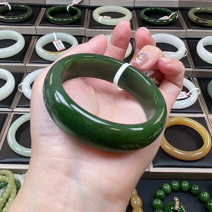 我****和田玉未镶嵌手镯