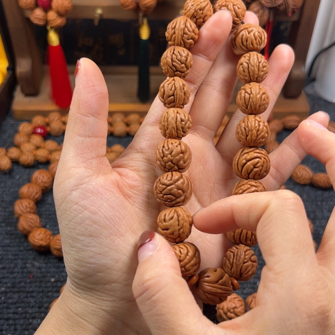 吊坠桃核桃枭手持L2