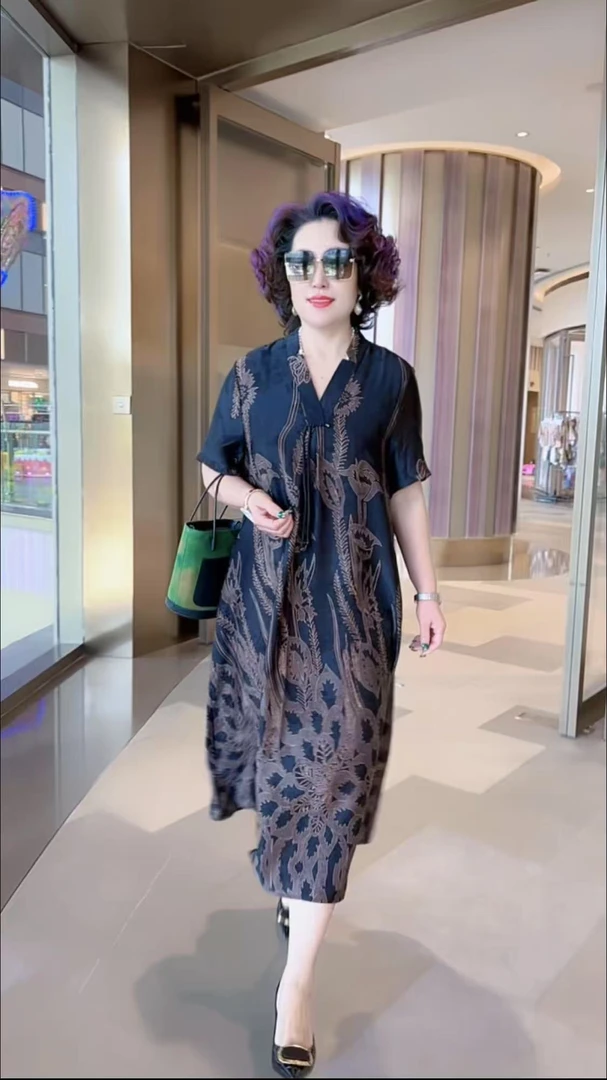 【敏敏家】高端大气显瘦V领连衣裙