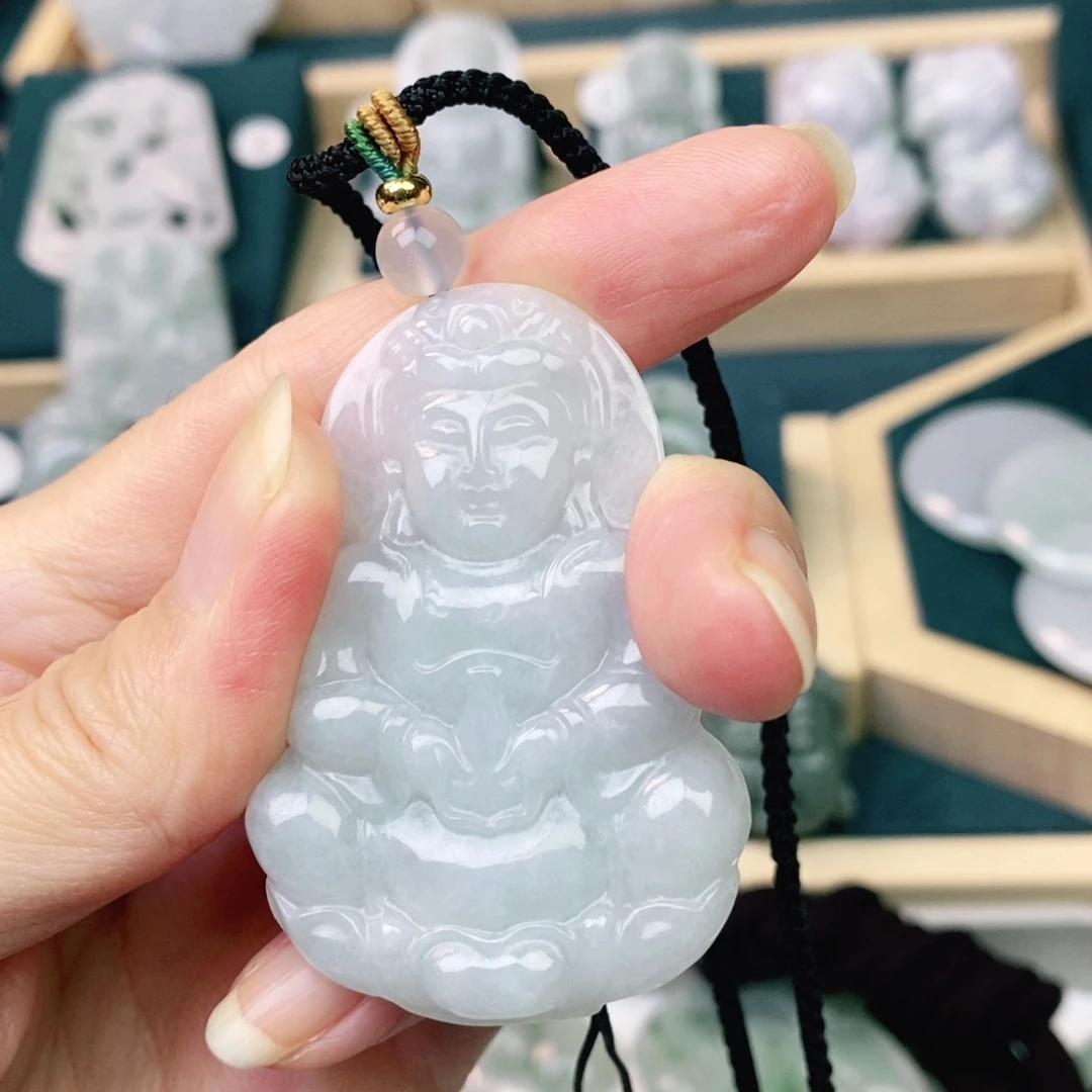 一***年颈饰未镶嵌翡翠观音