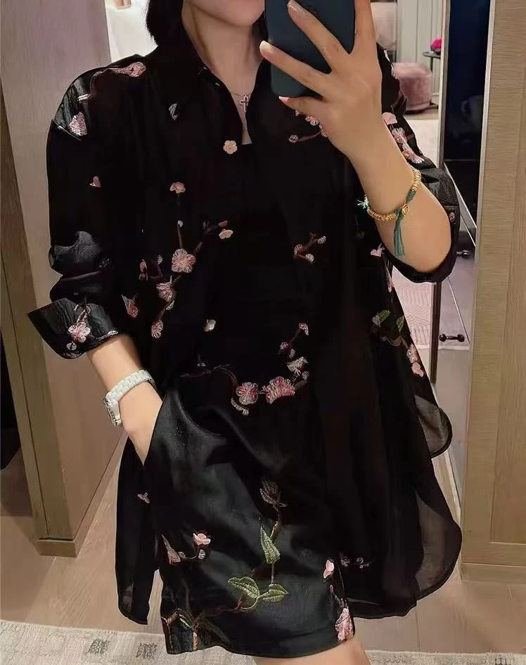 Miss Huo 大花扣刺绣衬衫 黑色A 32694