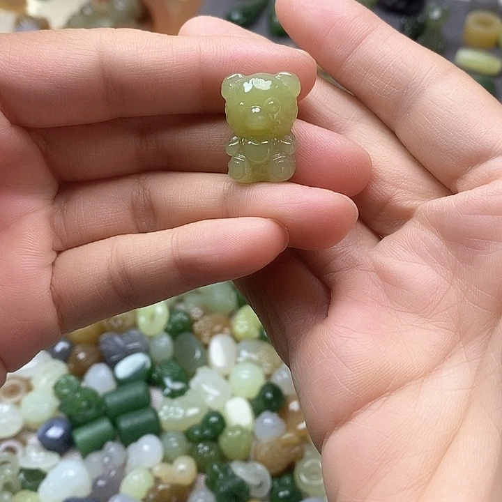 未镶嵌和田玉挂件熊