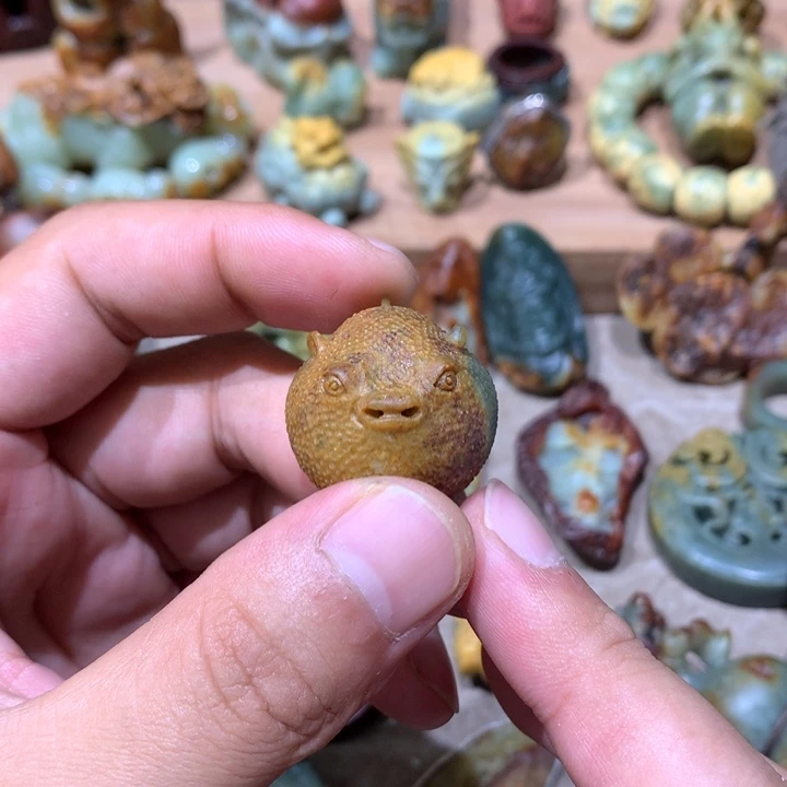 未镶嵌岫岩河磨玉（透闪石质玉）挂件