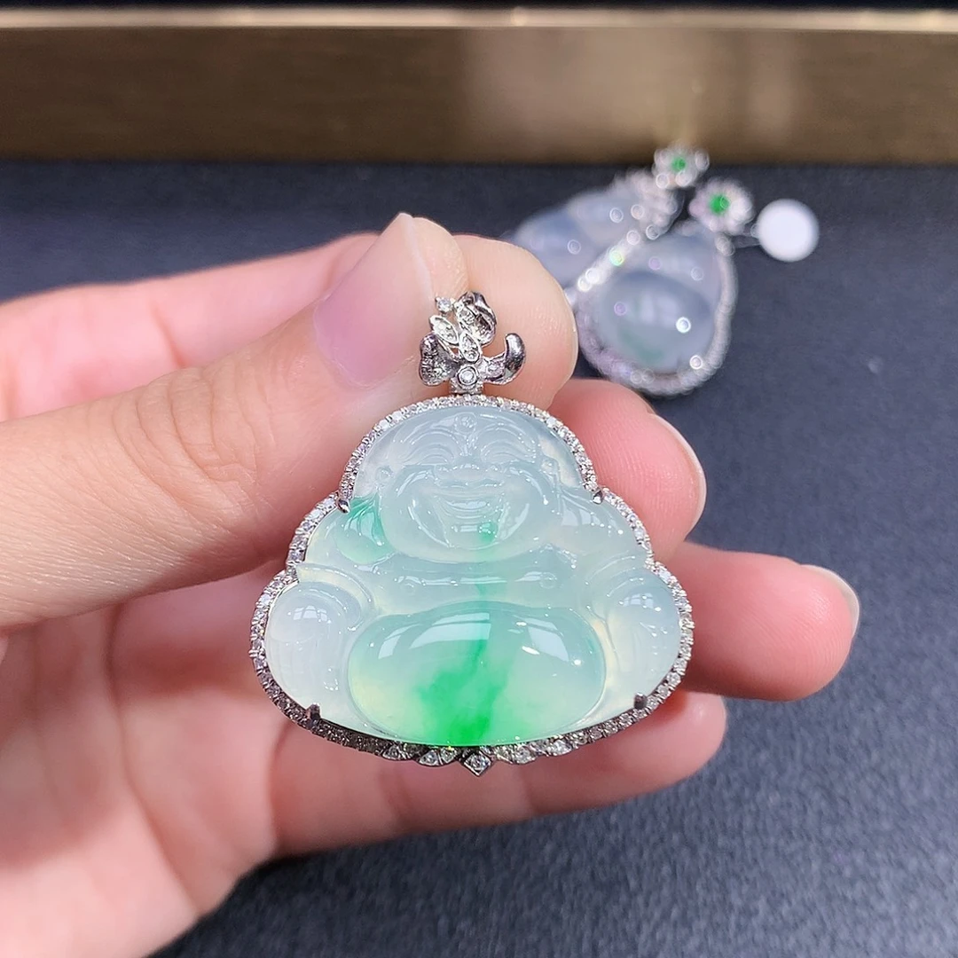 翡翠18K金镶嵌颈饰
