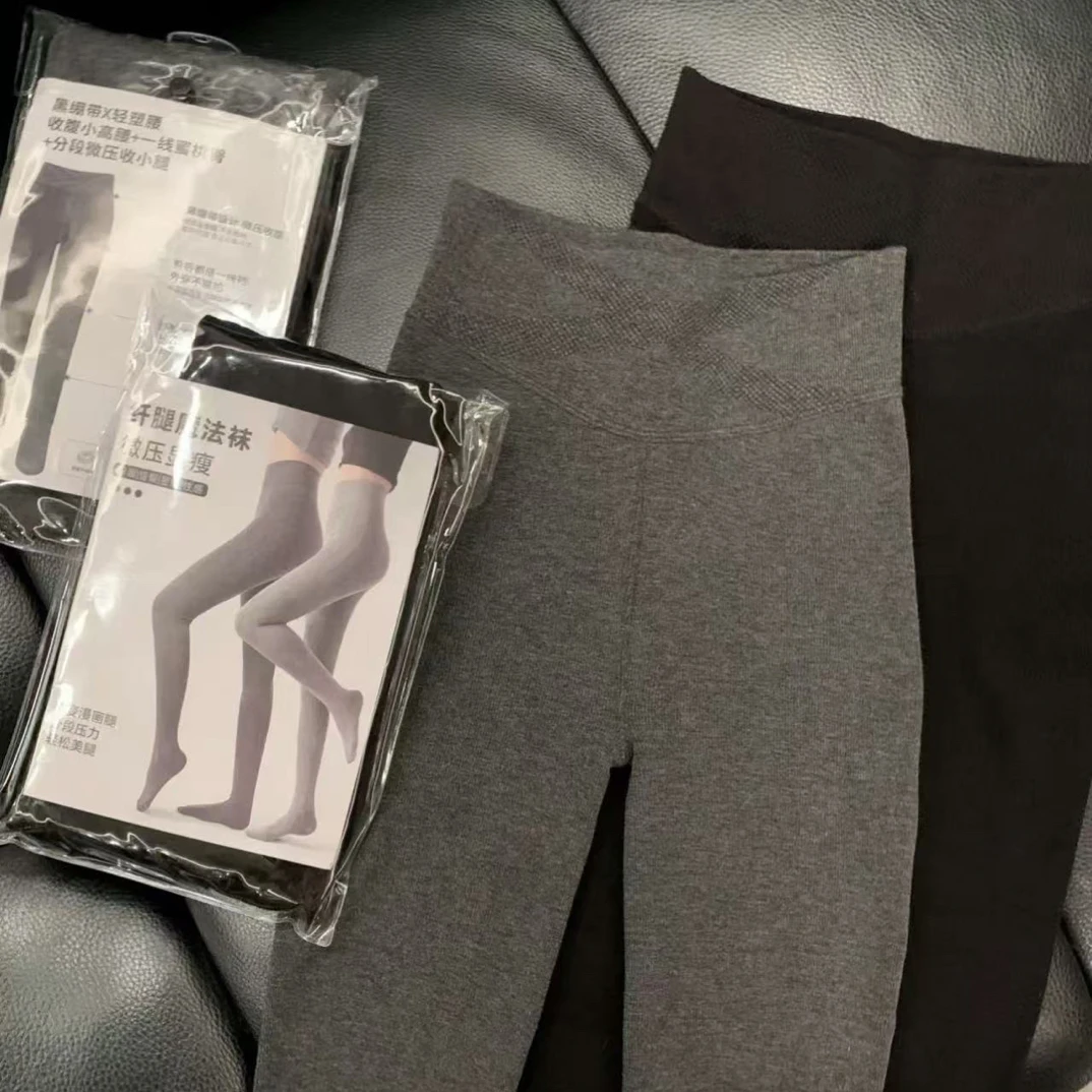 加绒自发热抗起球微压显瘦格雷风细条纹穿搭