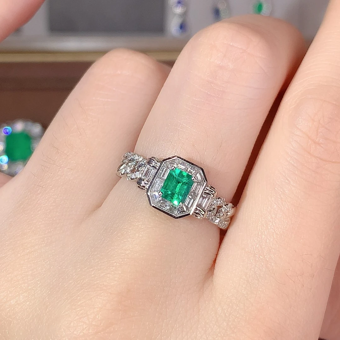 戒指18K金镶嵌祖母绿0.44ct哥伦比亚VB切祖母绿戒指