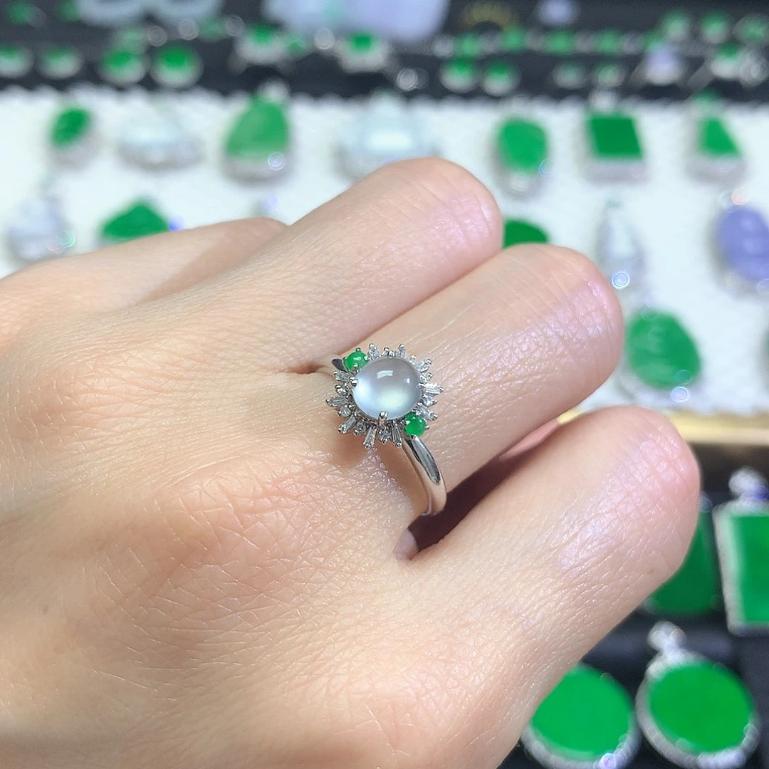 18K金镶嵌戒指翡翠戒指