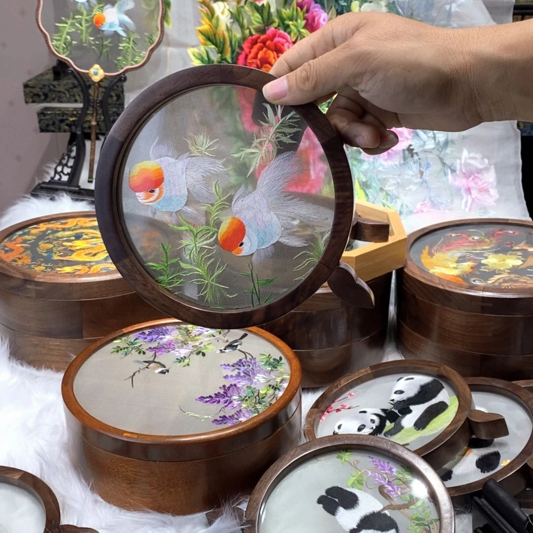 刺绣吴*波苏州纯手工制作
