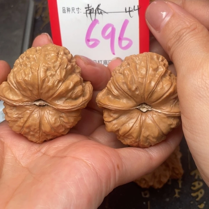 吊坠桃核文玩了吗