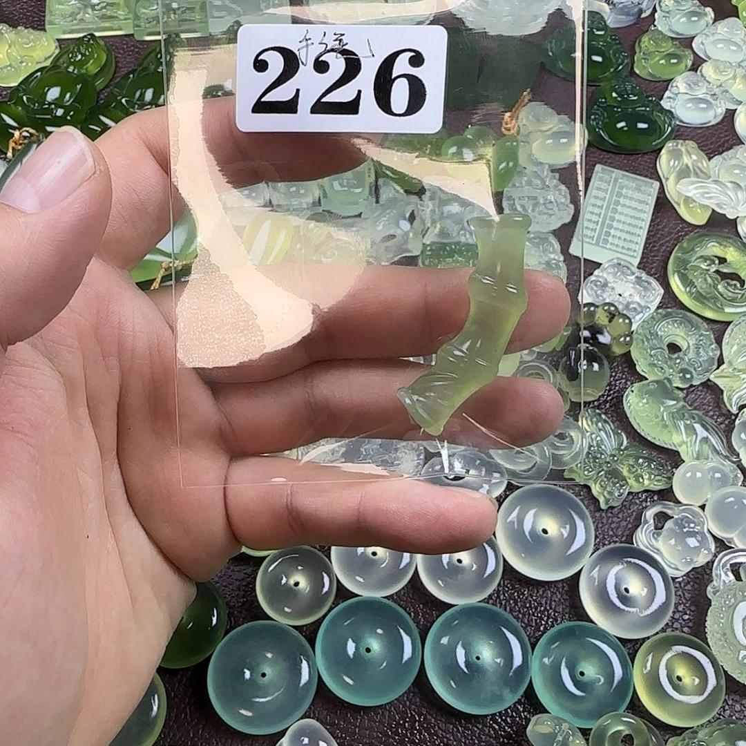 蛇纹石玉未镶嵌岫玉吊坠