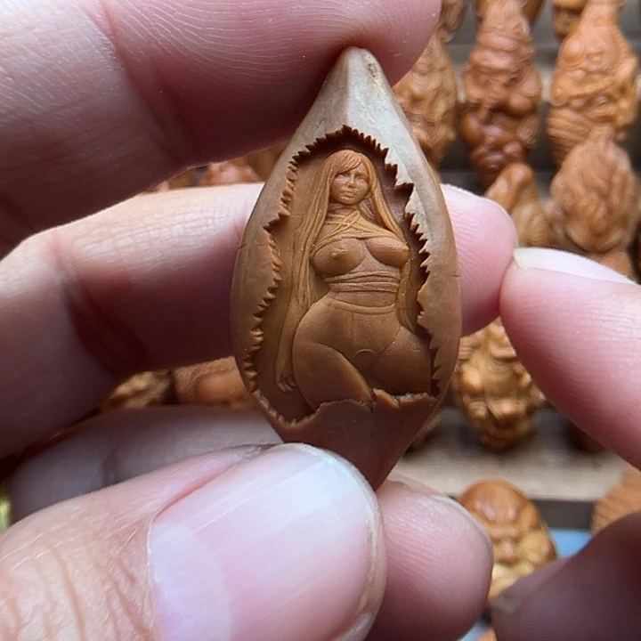 橄榄核吊坠20美女