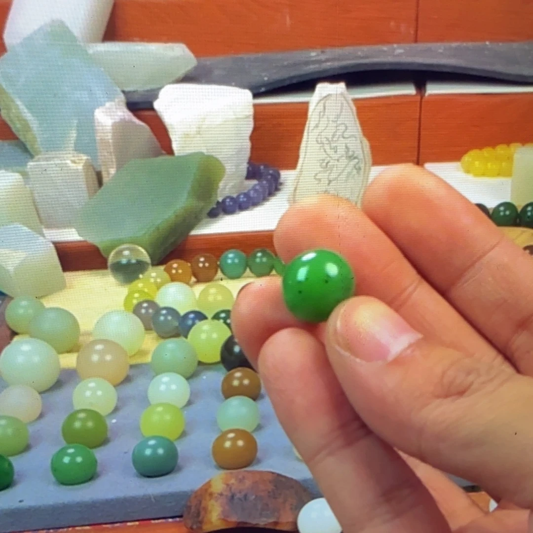 和田玉未镶嵌手串卡14俄罗斯碧玉散珠有黑点