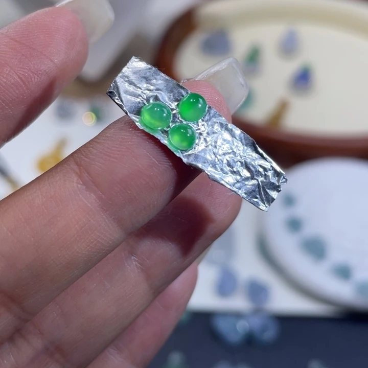 颈饰未镶嵌翡翠蛋面