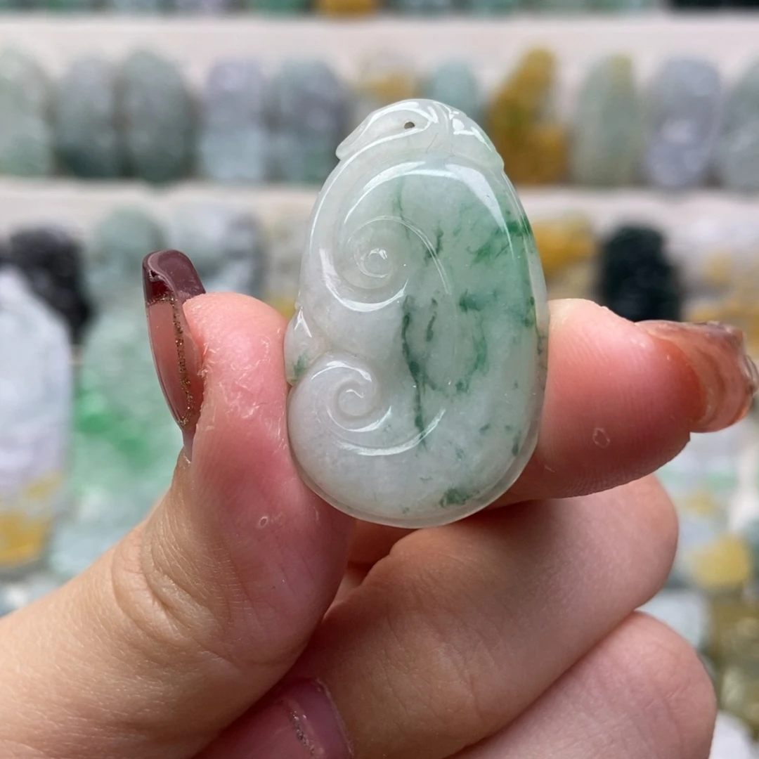 翡翠吊坠(赠链)未镶嵌