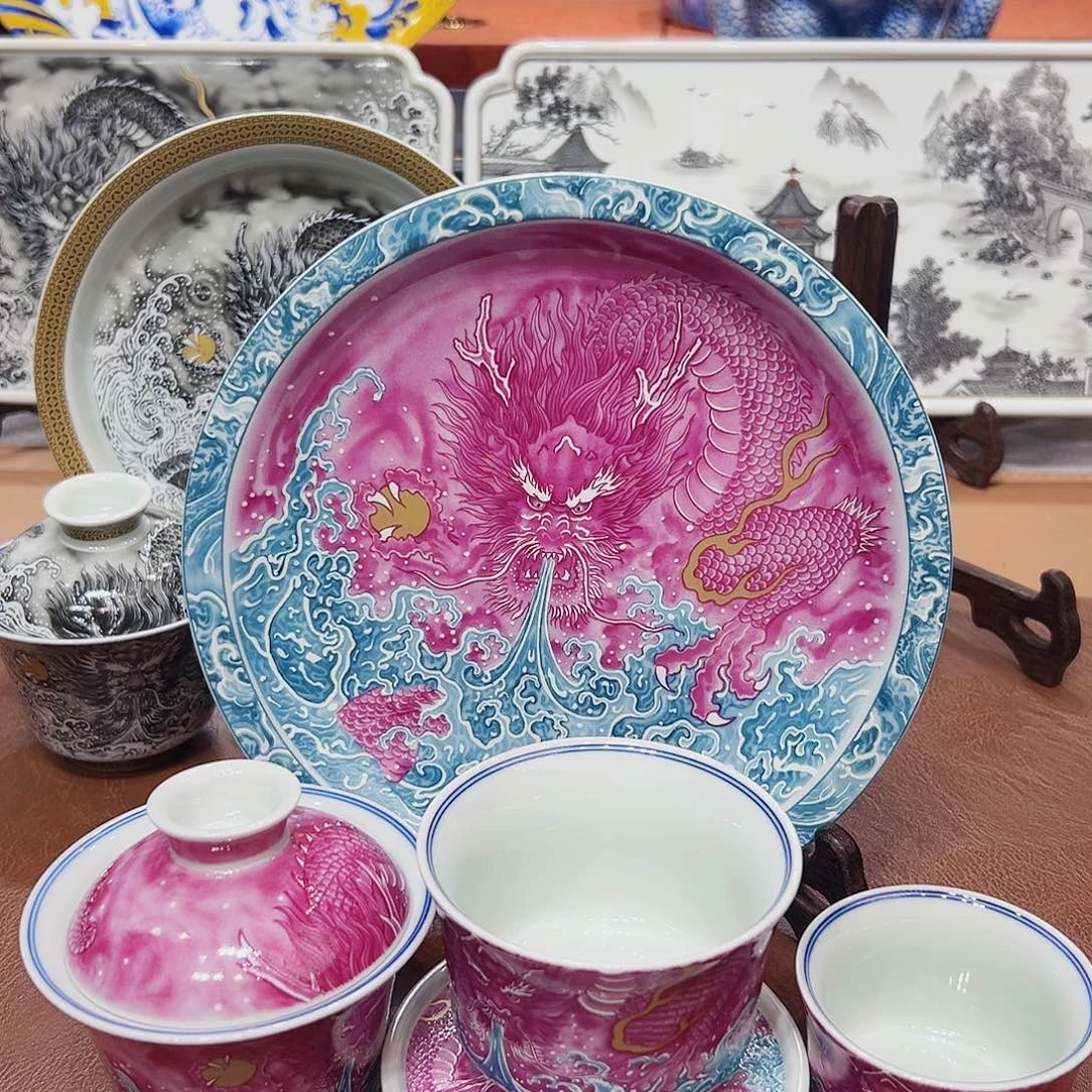摆件景德镇陶瓷艺术展在上海举办期间举行开幕典礼