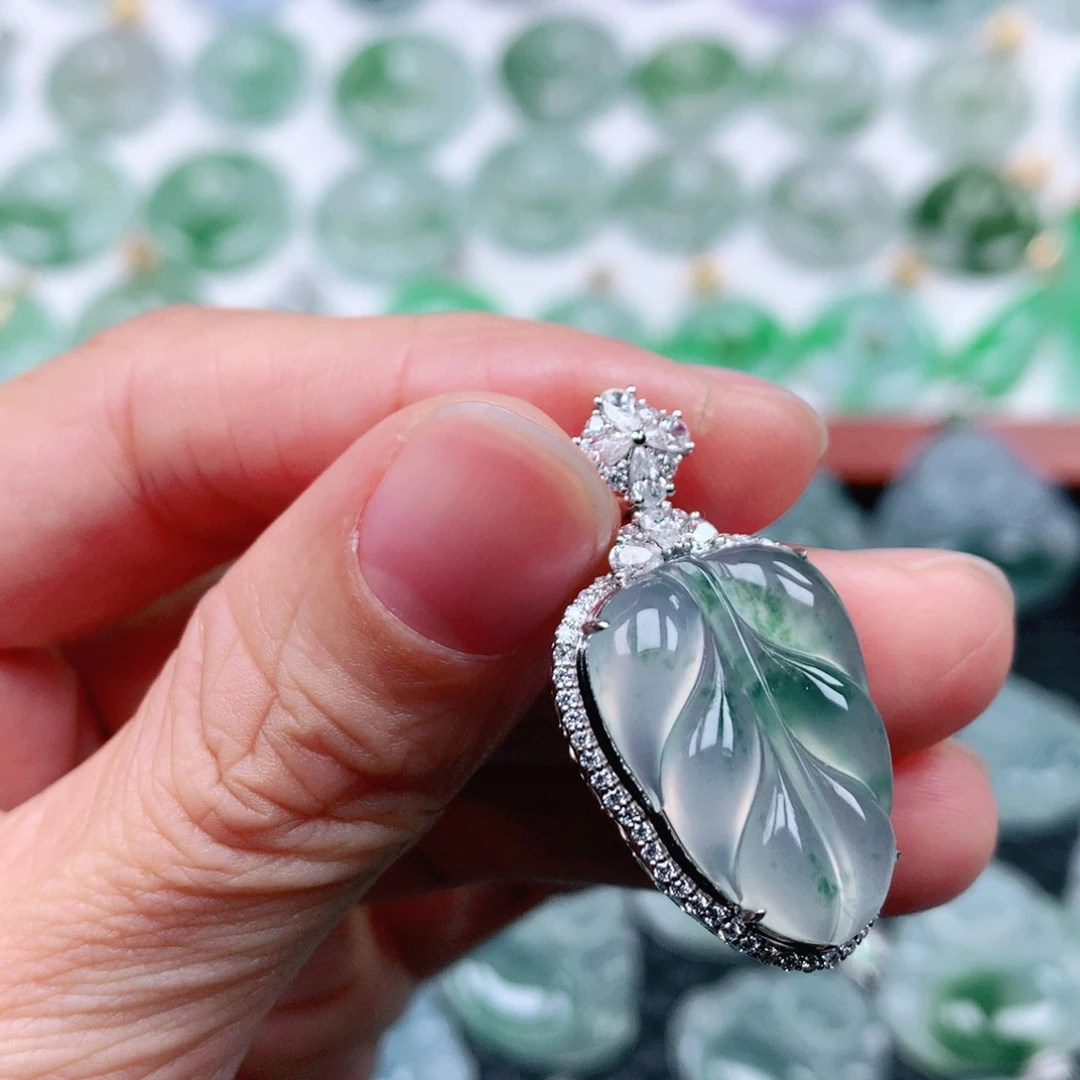 翡翠吊坠(不含链)18K金镶嵌