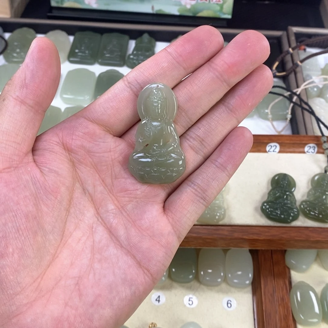 爱***人和田玉未镶嵌颈饰
