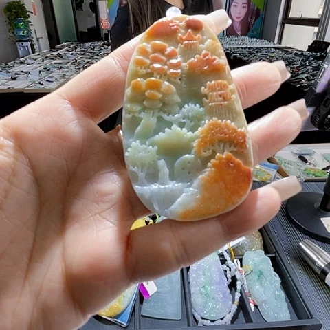 颈饰未镶嵌翡翠一个