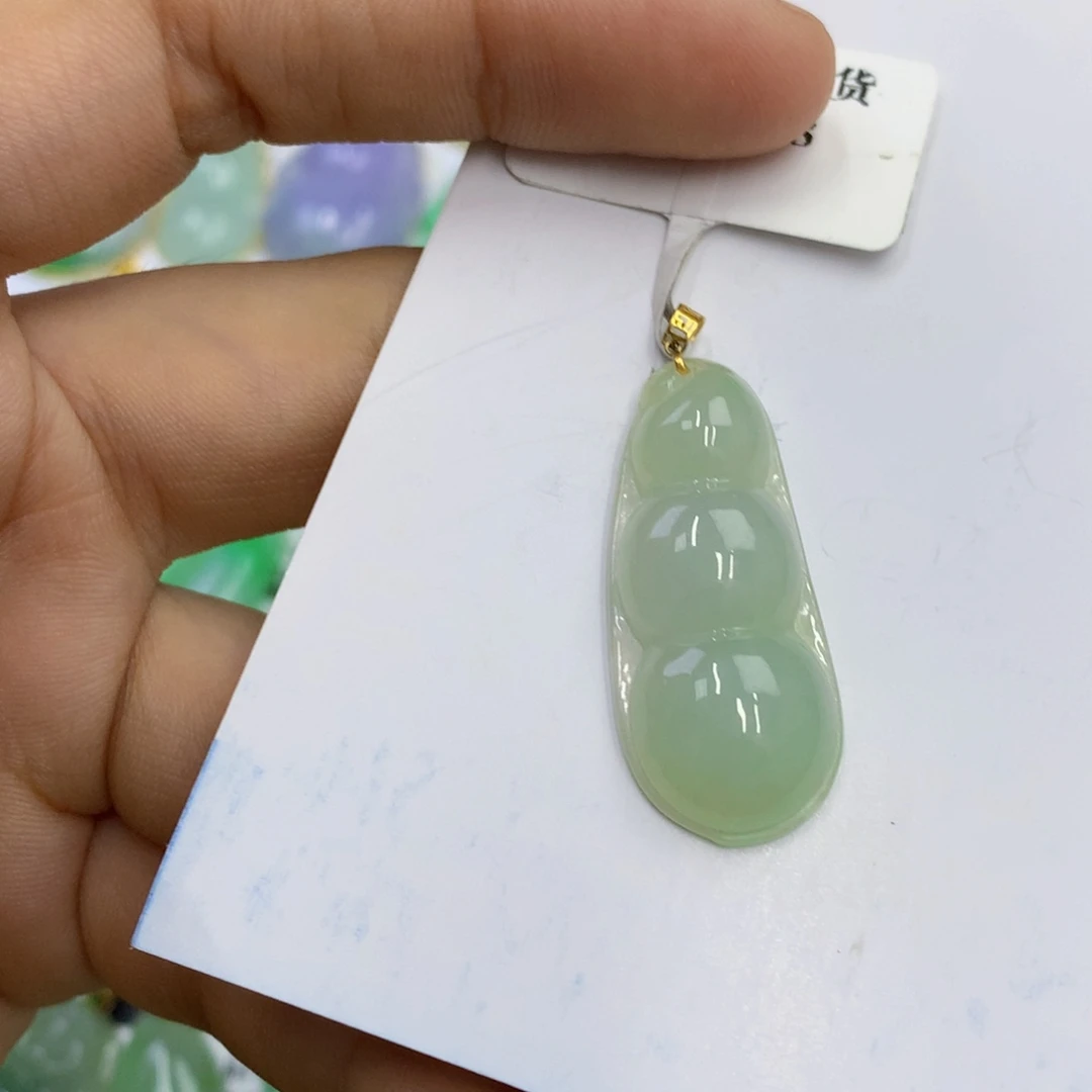 翡翠18K金镶嵌颈饰翡翠