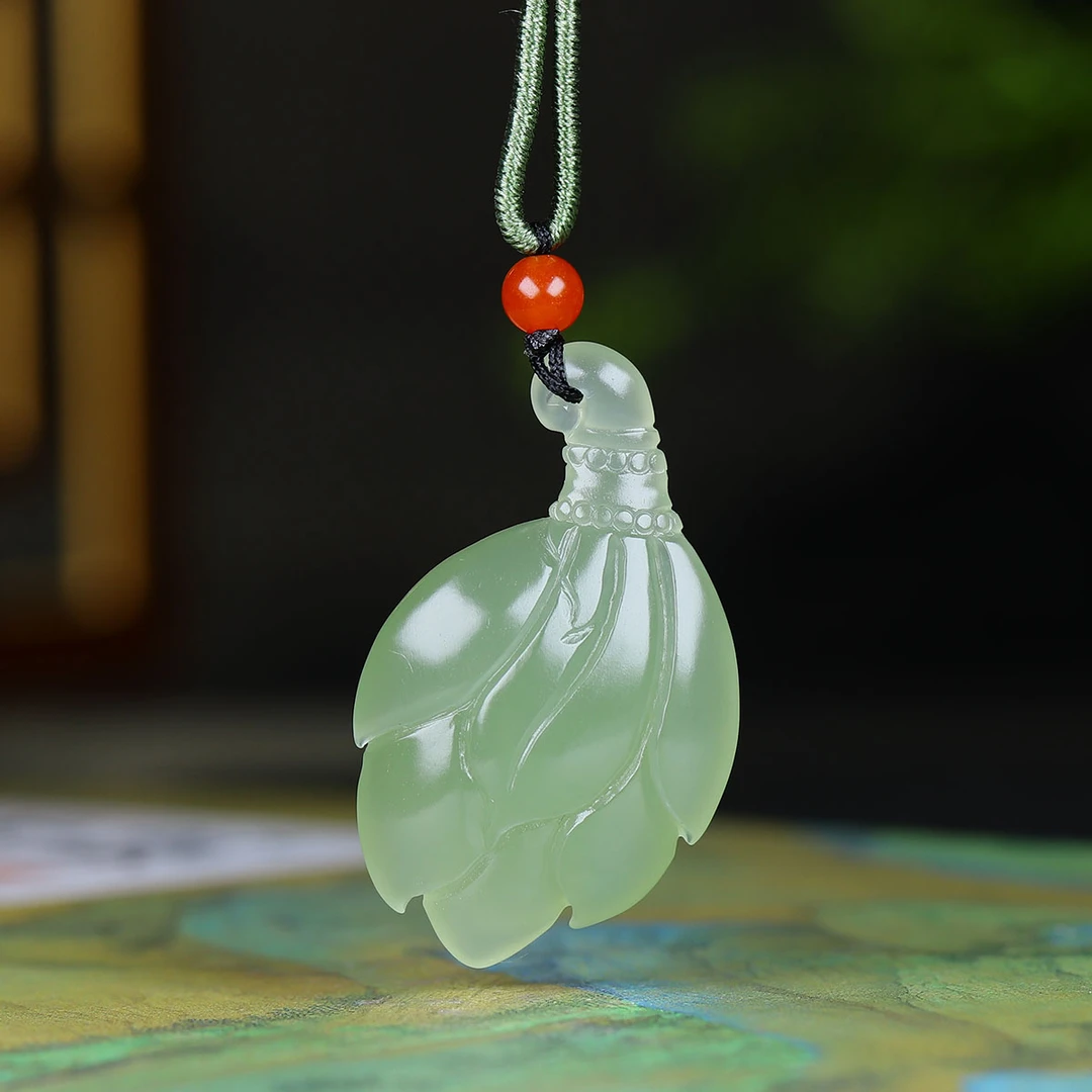 1215158和田玉荷花挂件