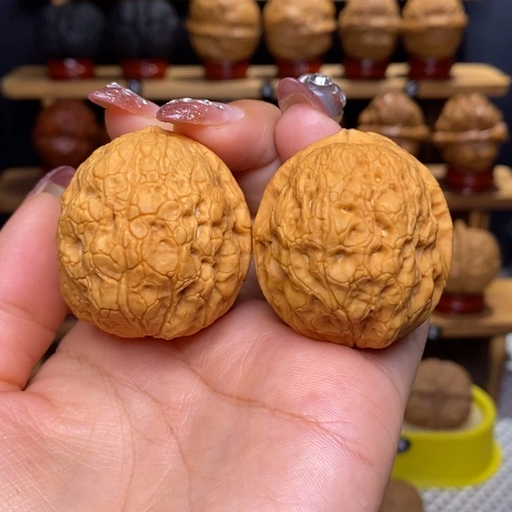 文玩核桃把件金丝绣球7