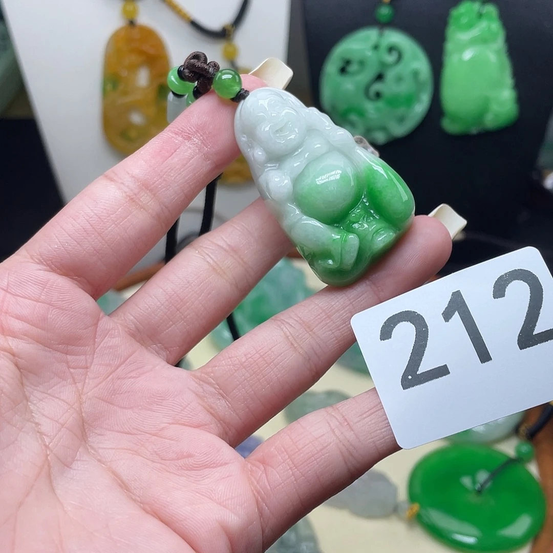 翡翠未镶嵌吊坠(赠链)