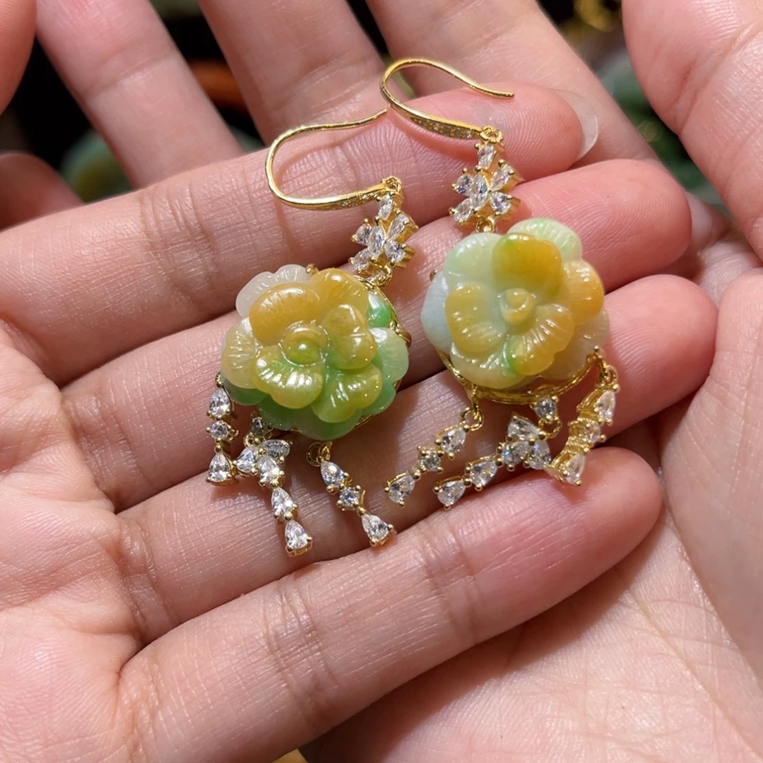 翡翠未镶嵌颈饰待编织