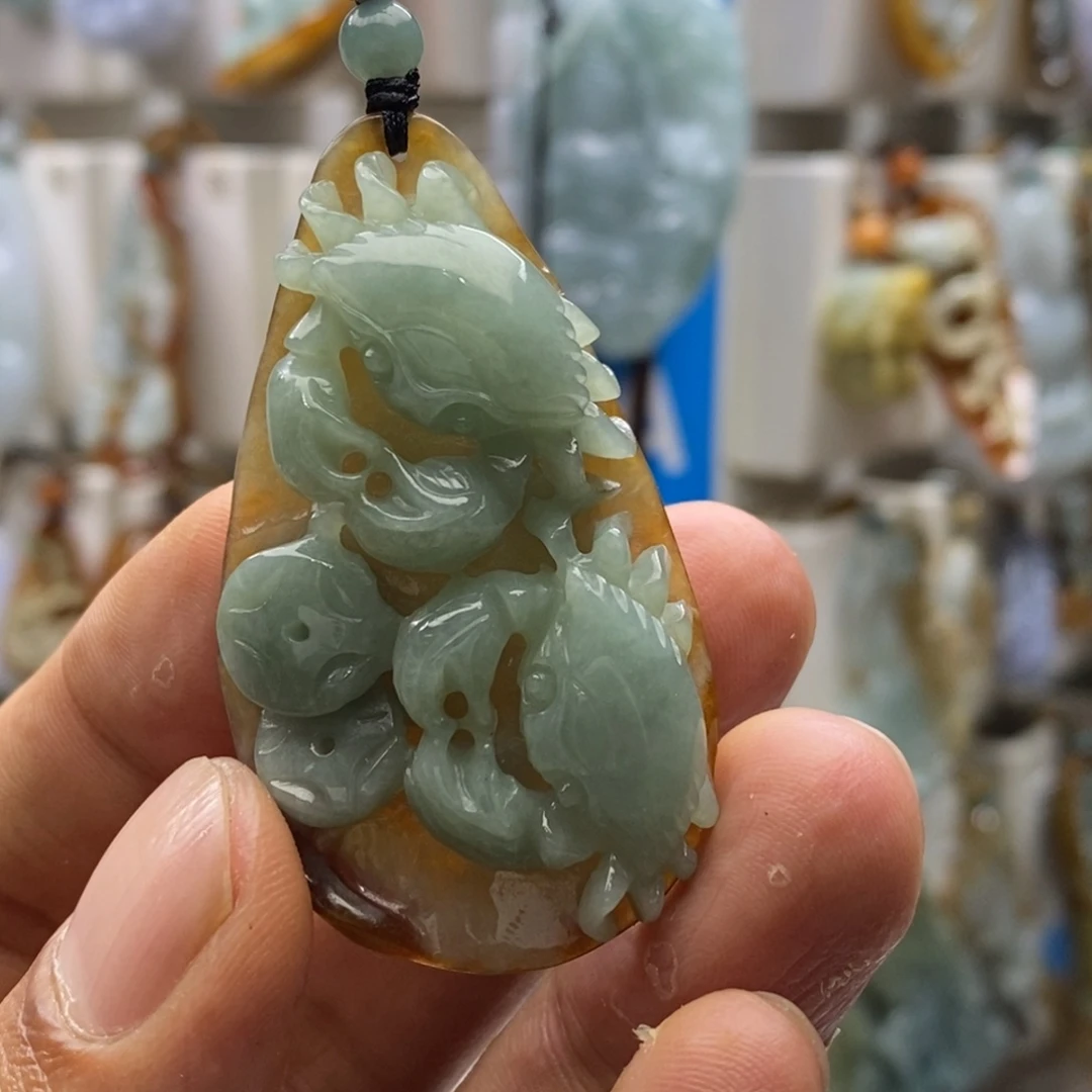 翡翠未镶嵌颈饰八方