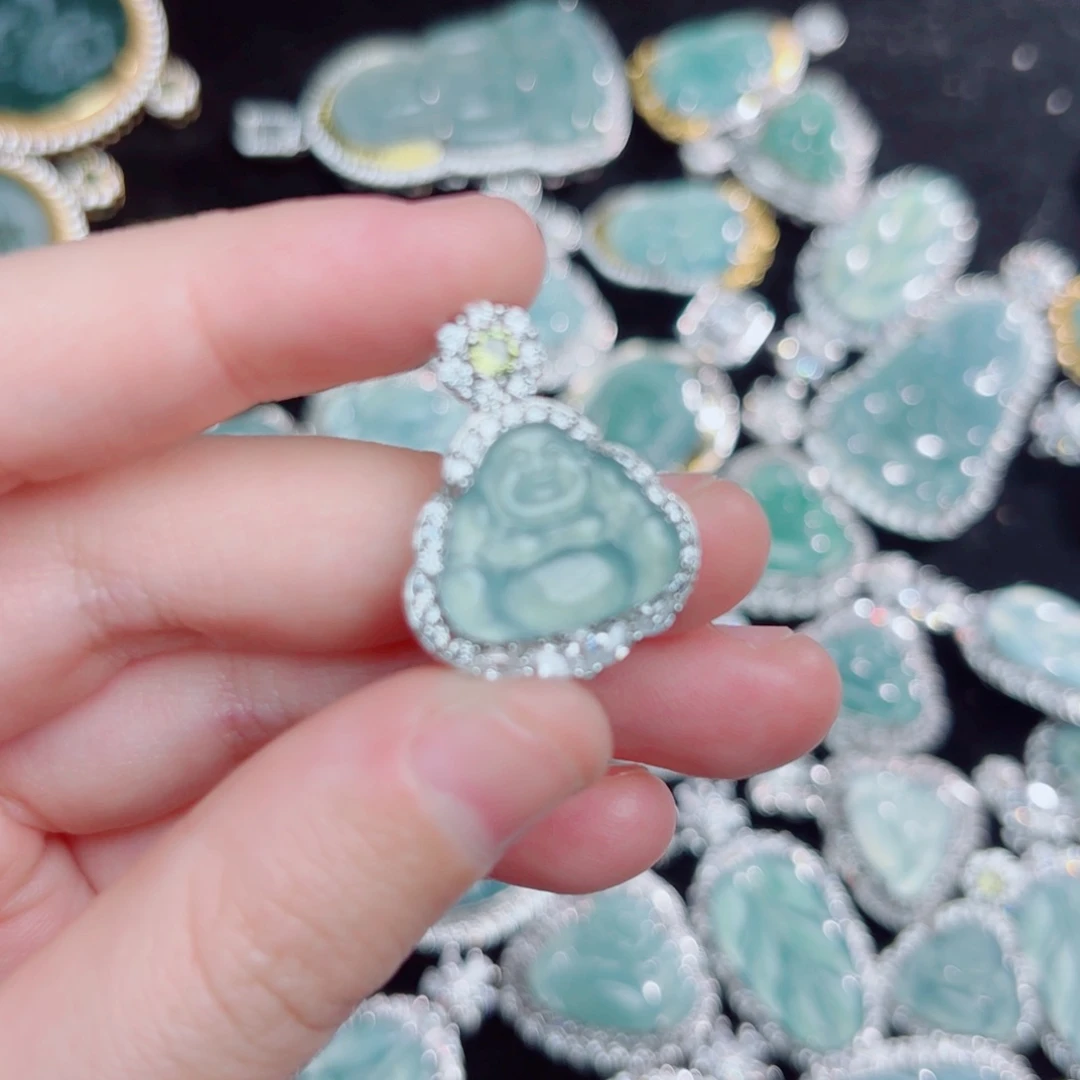 翡翠颈饰未镶嵌佛公