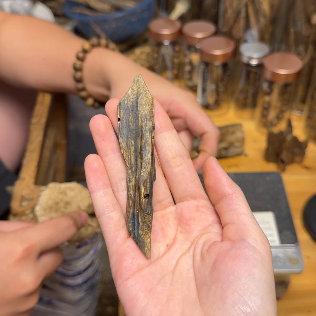 沉香碎屑沉香白棋块料6克