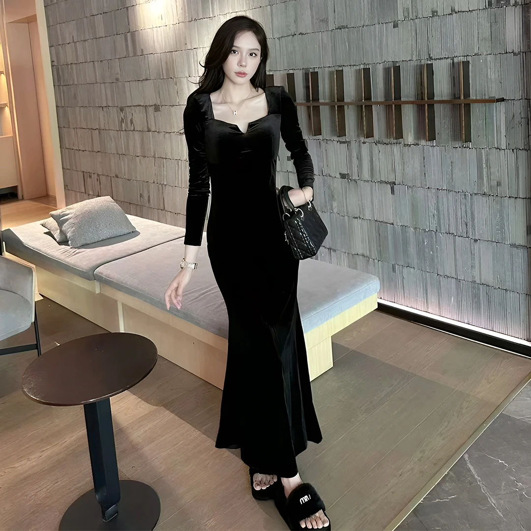 法式气质方领长袖丝绒连衣裙女2025秋季新款轻奢风收腰显瘦包臂裙