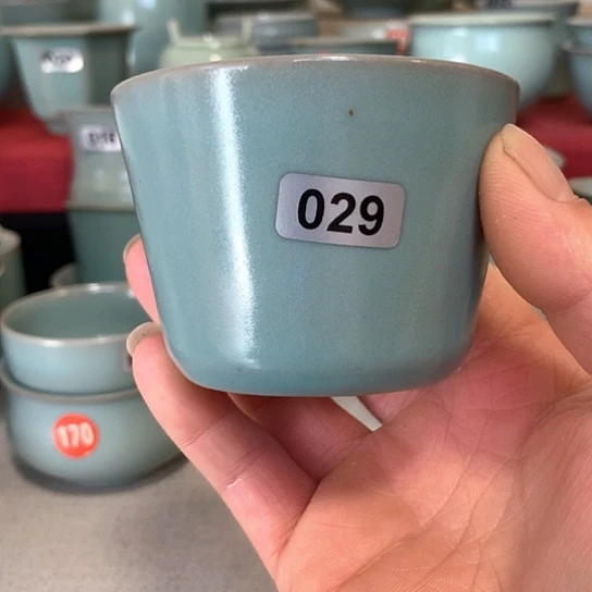 微瑕，汝官窑釉色，平底斗笠杯