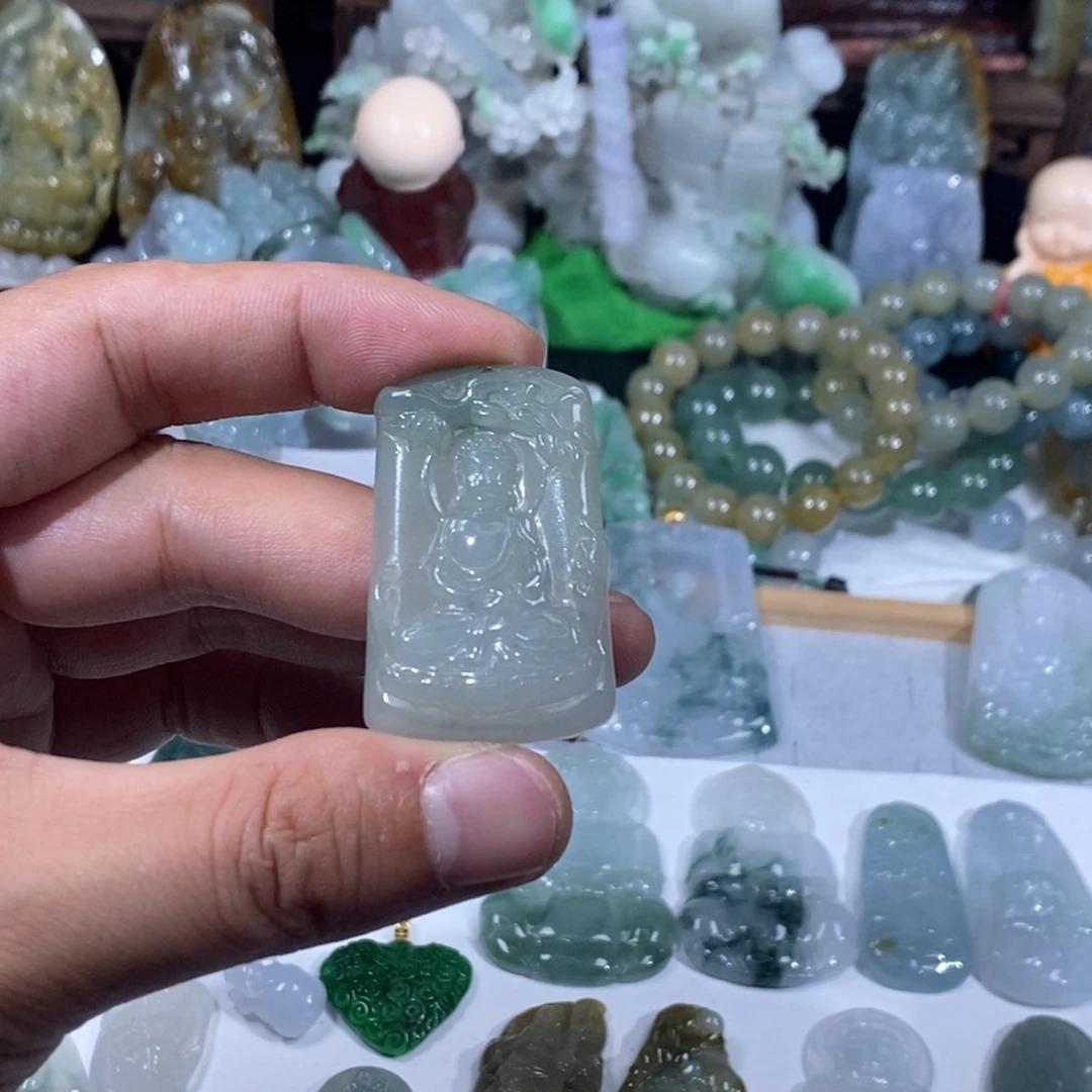 翡翠未镶嵌吊坠(不含链)大日如来