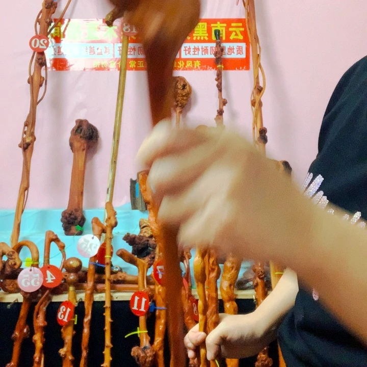 彬***礼今天早上六点起来看到一个男生