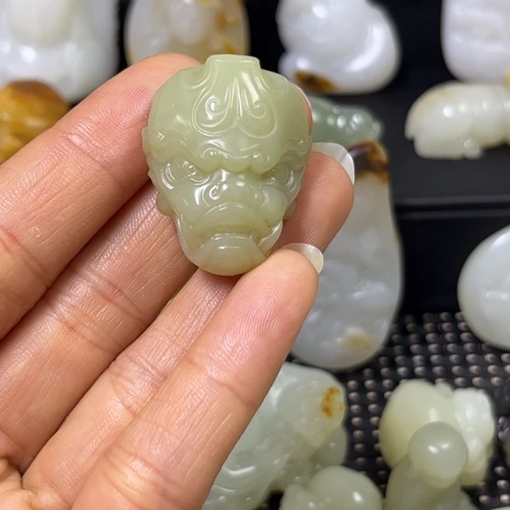 和田玉未镶嵌颈饰17.9 克