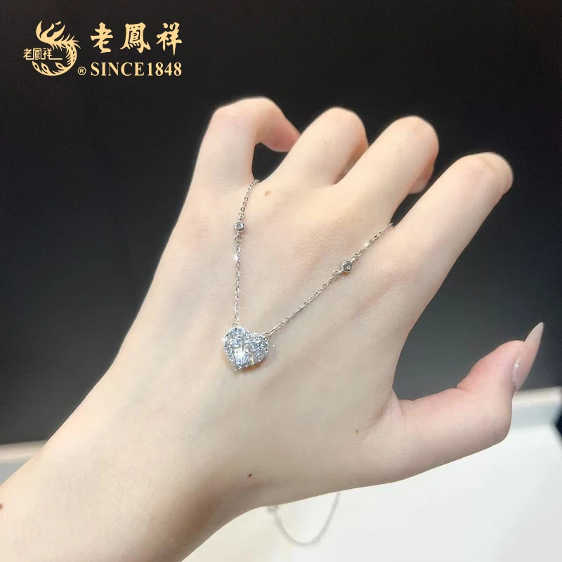 老鳯祥 坠链均925银 心动挚爱项链闪亮甜美爱心项链锁骨链
