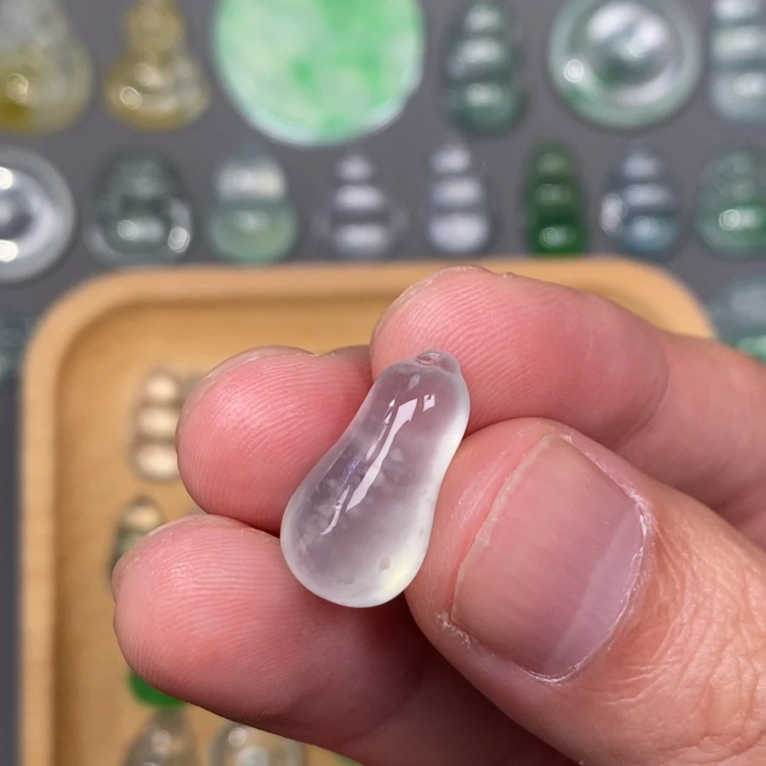 翡翠未镶嵌颈饰福瓜