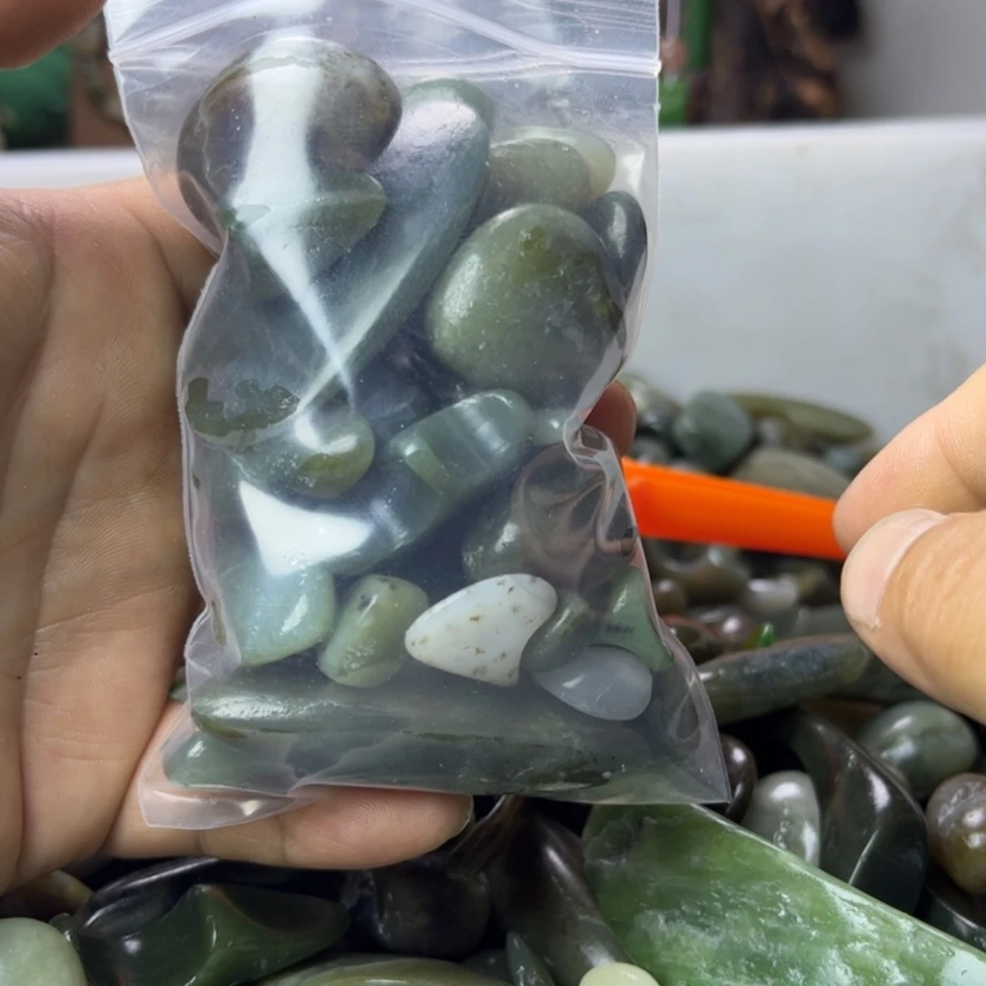 透闪石质玉未镶嵌珠宝奇石