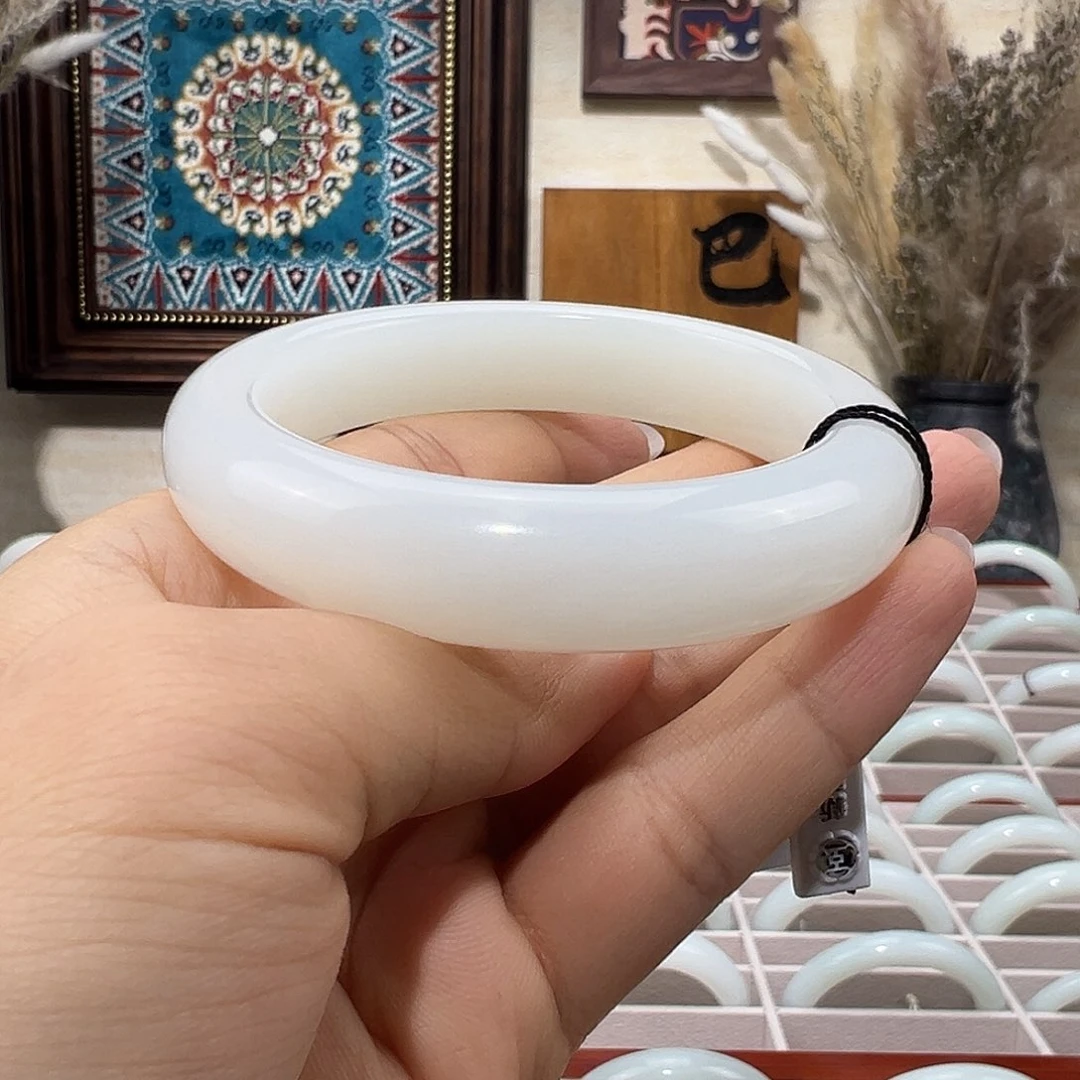 和田玉未镶嵌手镯优雅