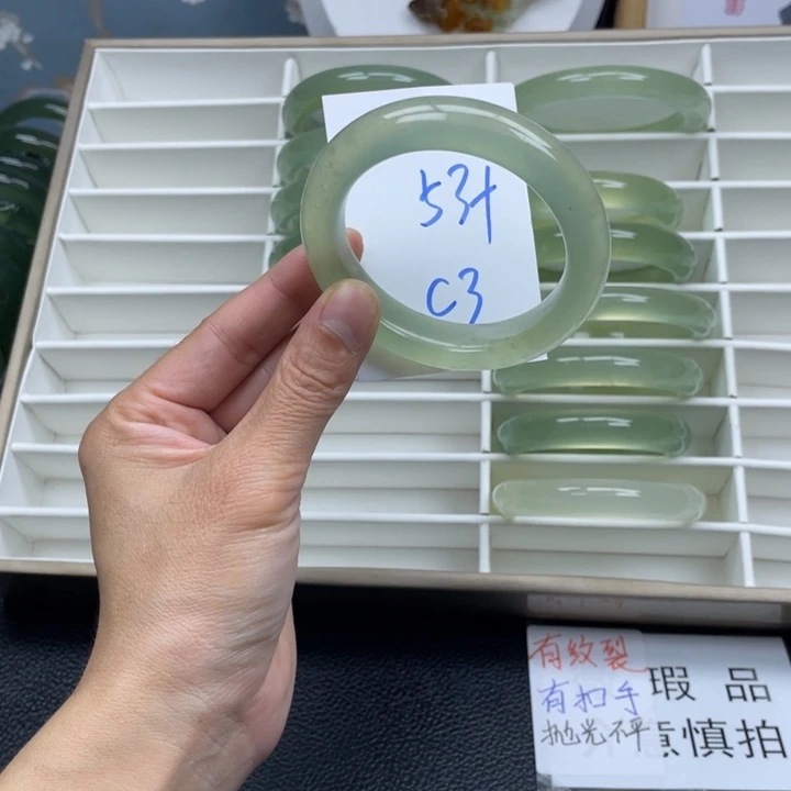 蛇纹石玉未镶嵌手镯