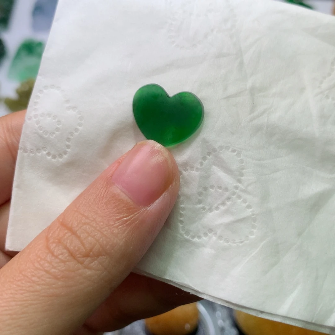 未镶嵌定制翡翠上**往爱心