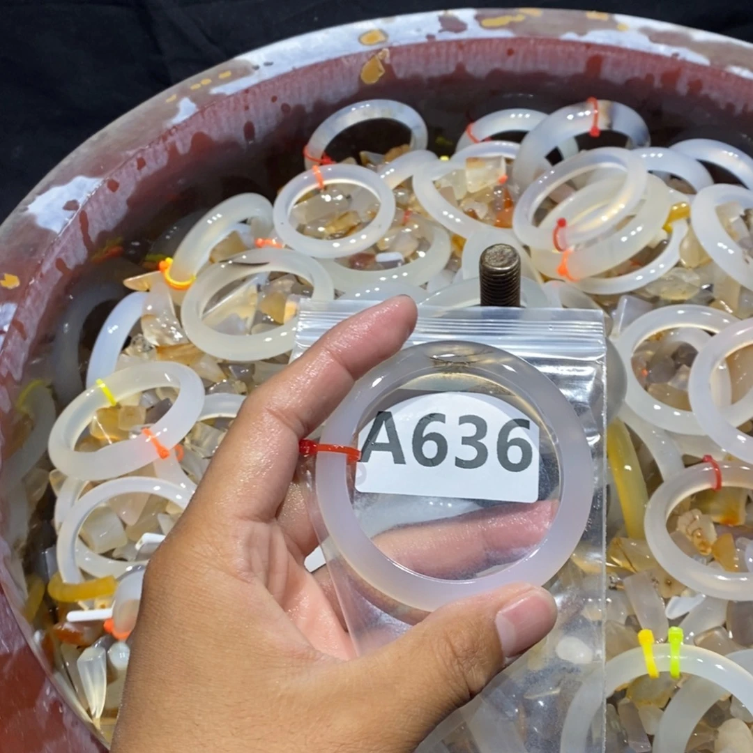 言****玛瑙/玉髓未镶嵌手镯