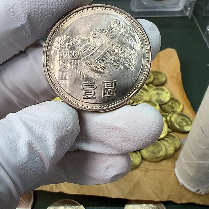 其他普通金属1985年1元宽版一枚扣盒
