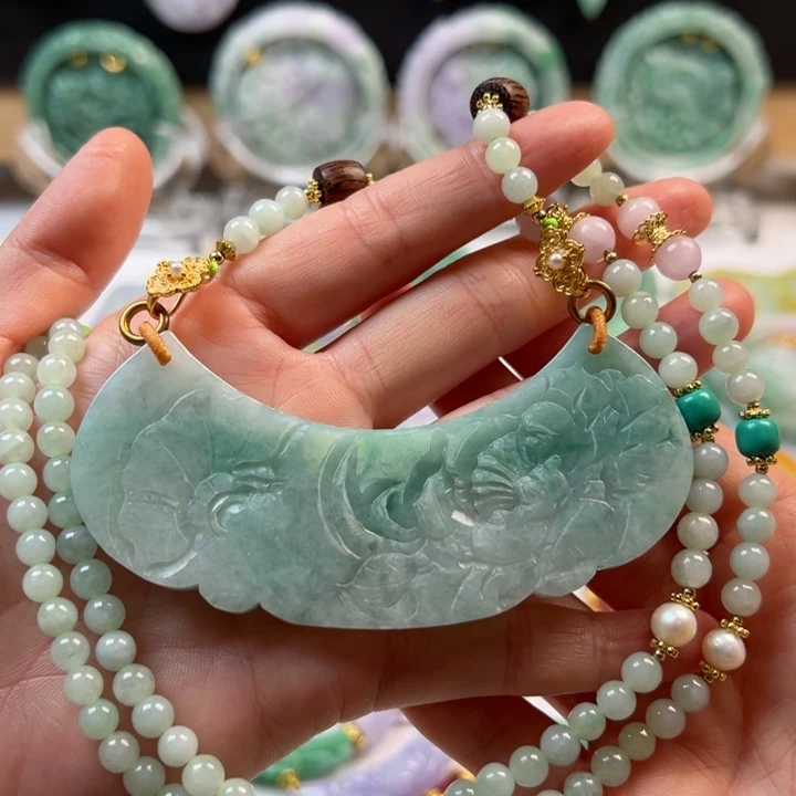 颈饰未镶嵌翡翠吊坠