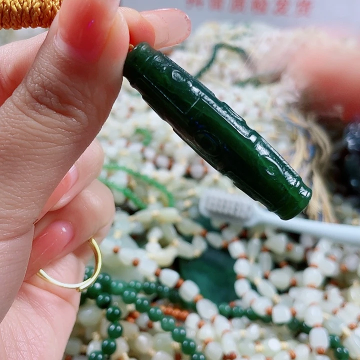 颈饰未镶嵌和田玉