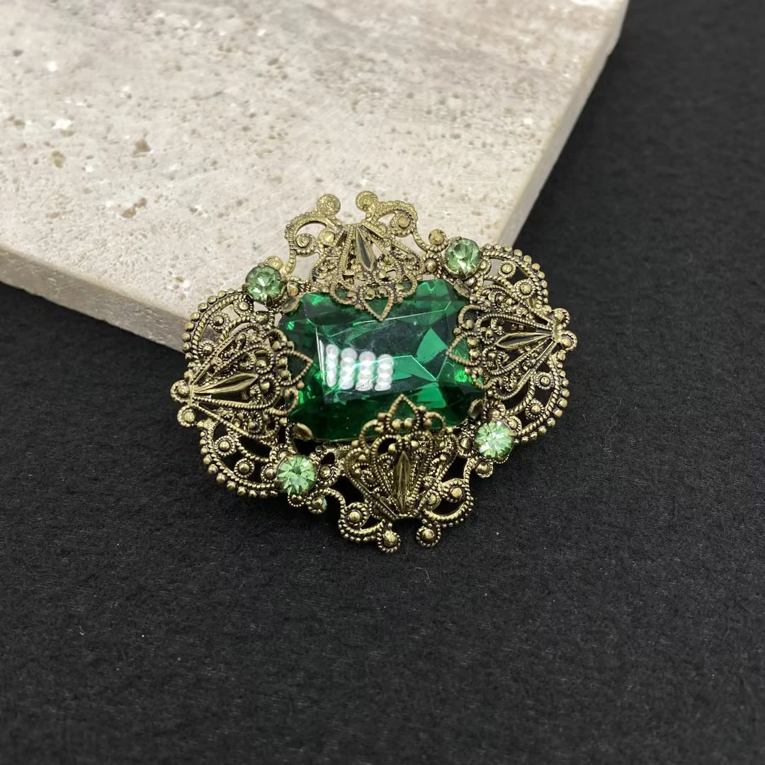 合金仿水晶胸针 【Liz璇子】大颗绿方糖镂空花胸针H48564无鉴赏期