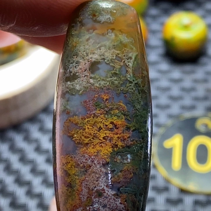 尹***涛玛瑙/玉髓未镶嵌颈饰